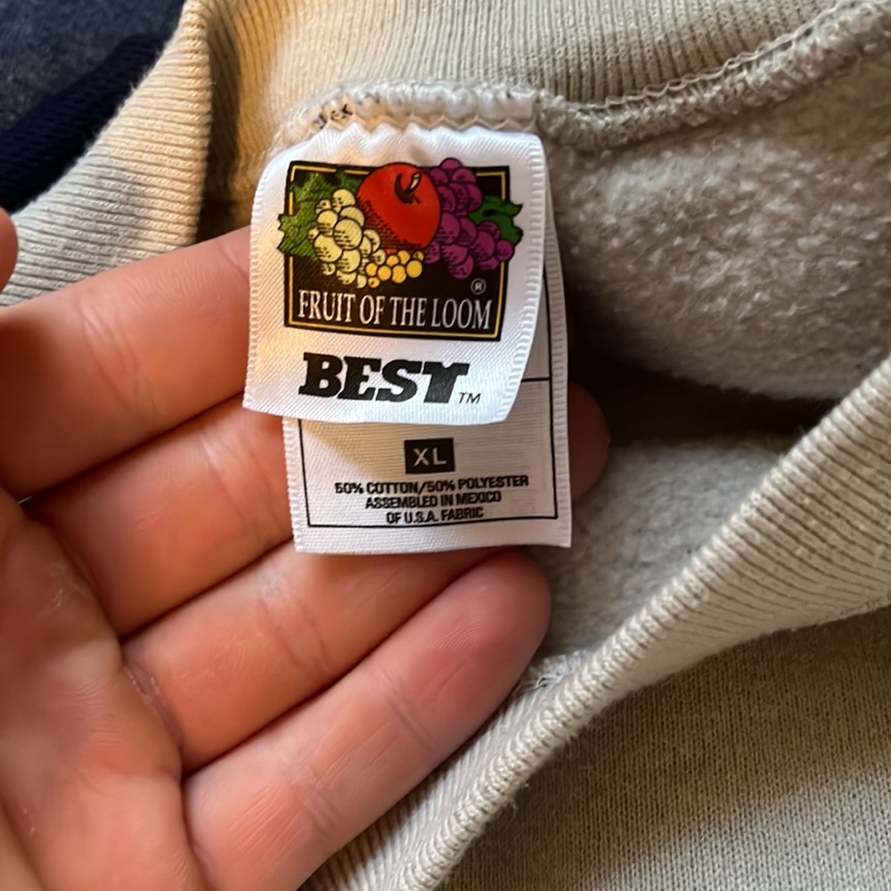 Fruit of the Loom XL Sweatshirt - Picture 2 of 2